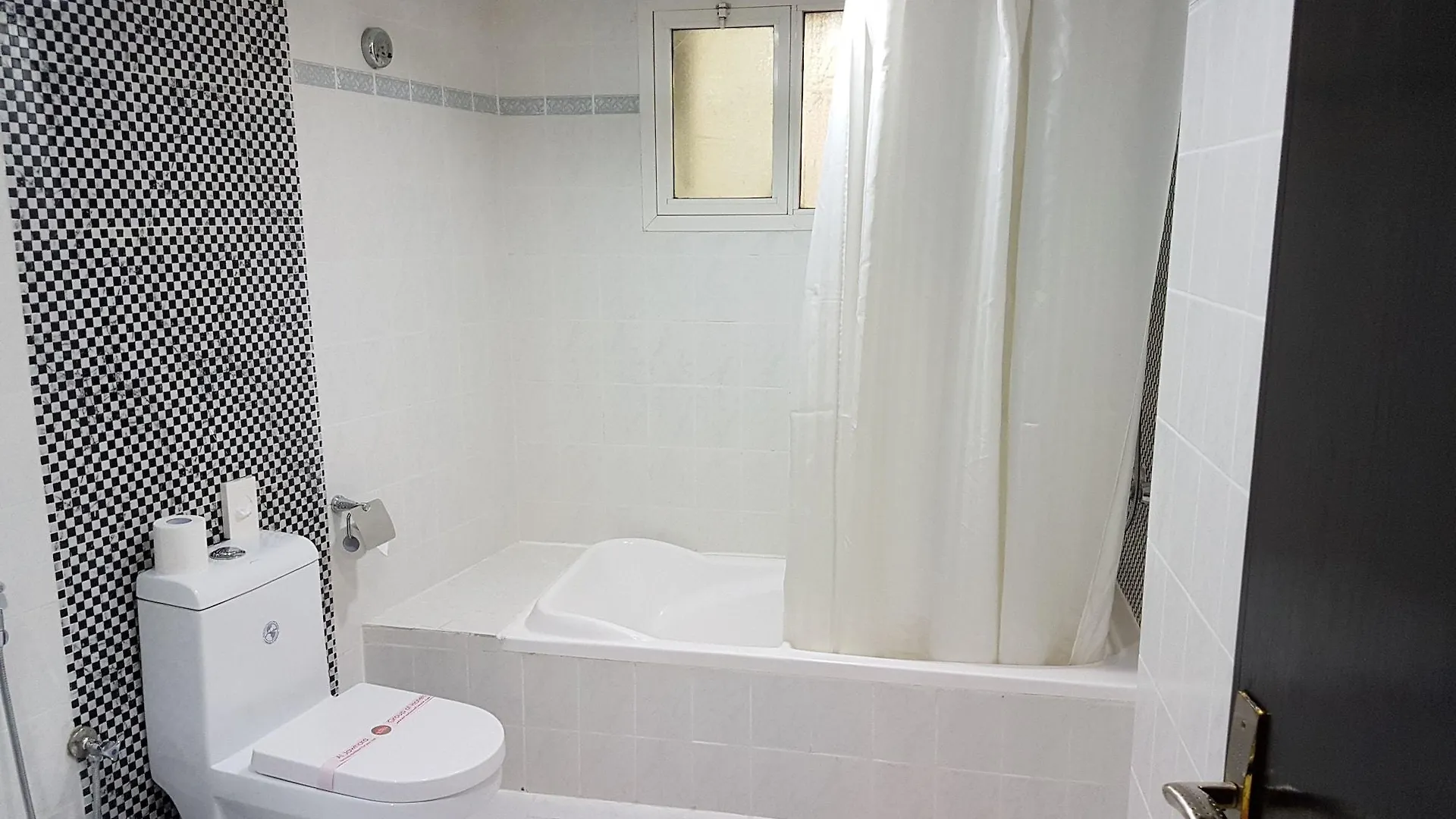 דובאי Al Jawhara Metro Hotel