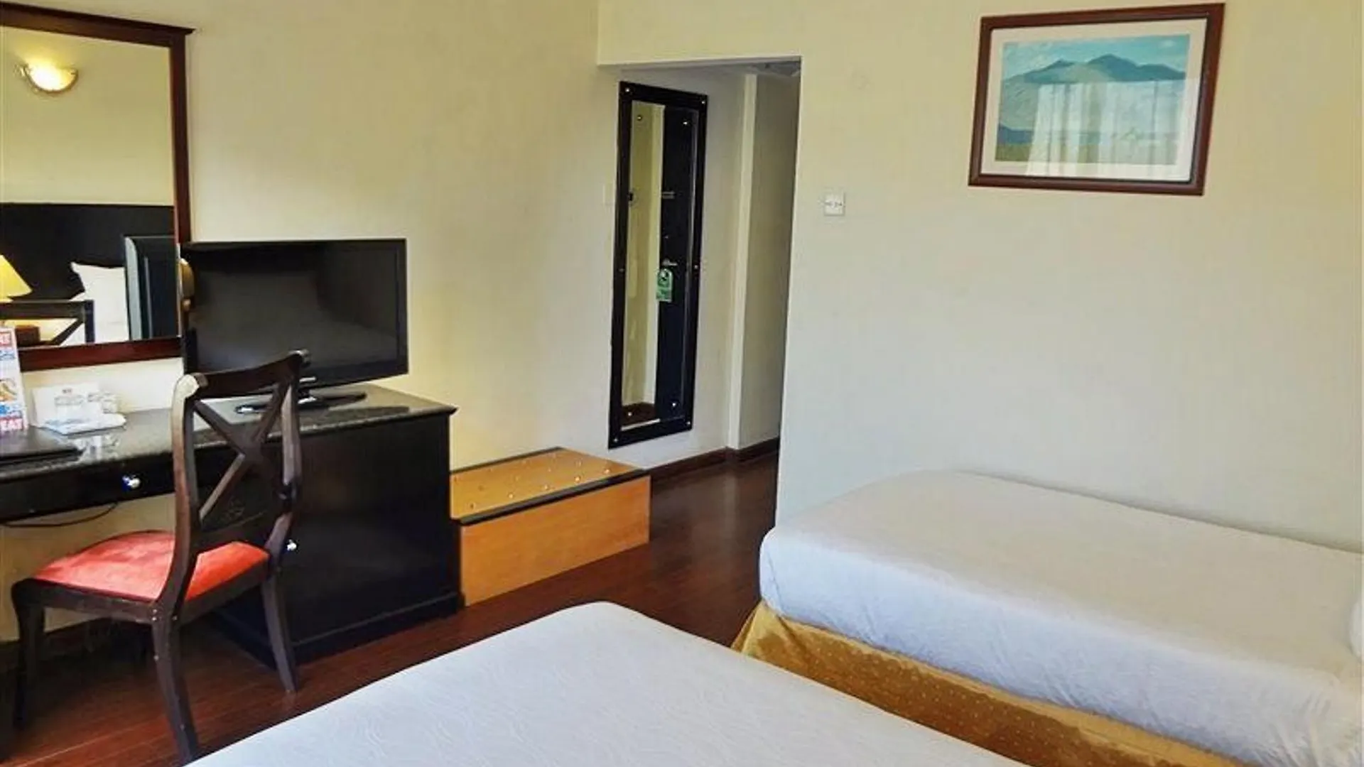 דובאי Al Jawhara Metro Hotel