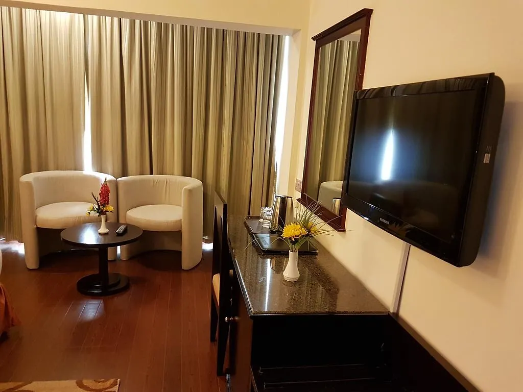 דובאי Al Jawhara Metro Hotel 2*,